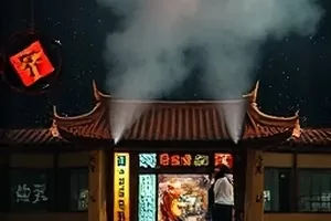 微短剧《她说二十岁》宿舍夜谈横版剧照